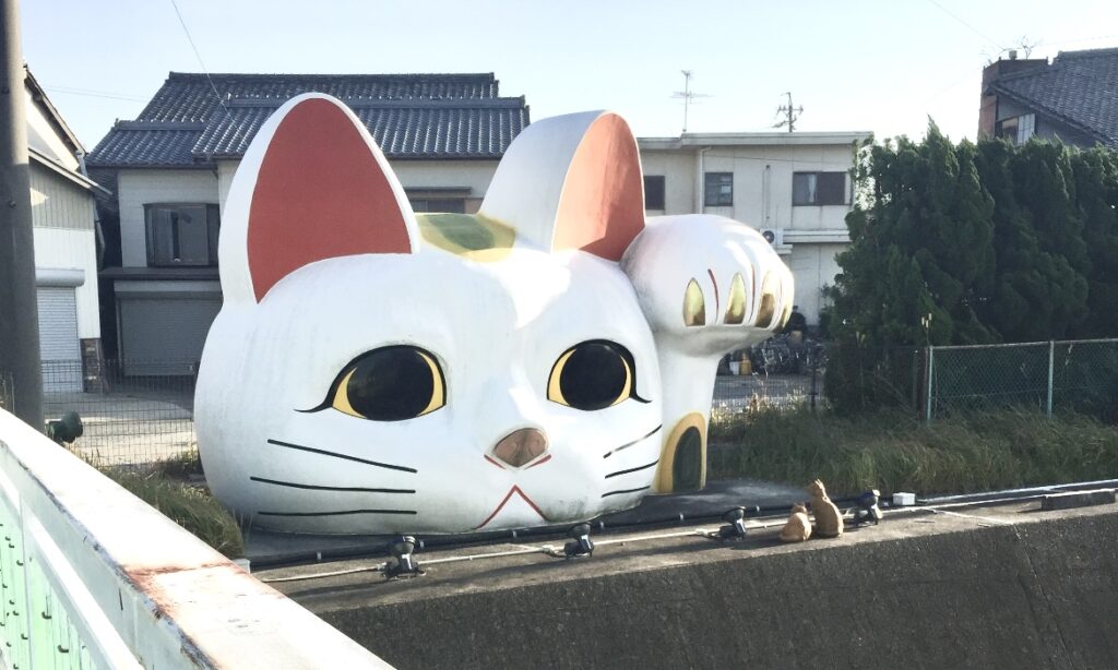 常滑やきもの散歩道のとこにゃん